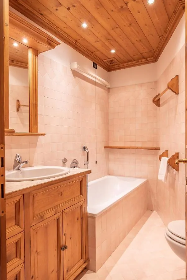 Casa Lacedel 2, On Ski Slopes Cortina dʼAmpezzo 0*,