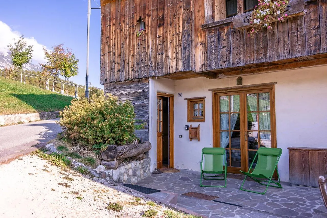 Casa Lacedel 2, On Ski Slopes Cortina dʼAmpezzo 0*,  Italia