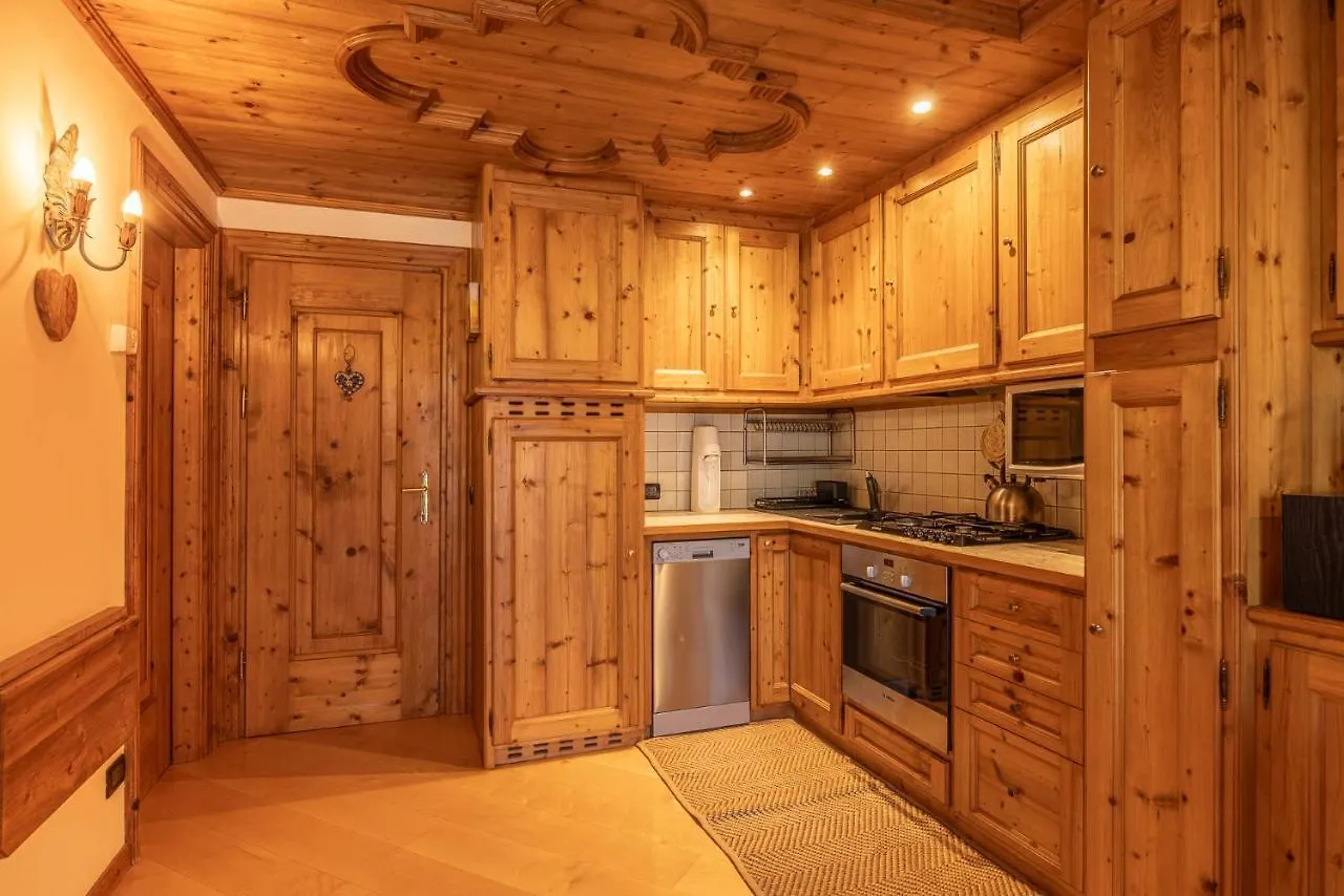 Apartment Casa Lacedel 2, On Ski Slopes Cortina d'Ampezzo Italy