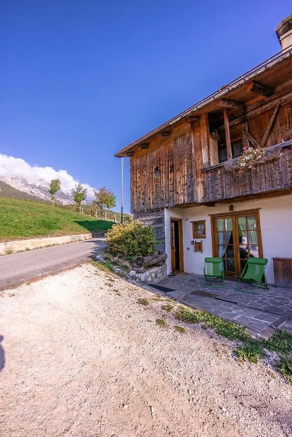 Casa Lacedel 2, On Ski Slopes Cortina dʼAmpezzo 0*,  Italia